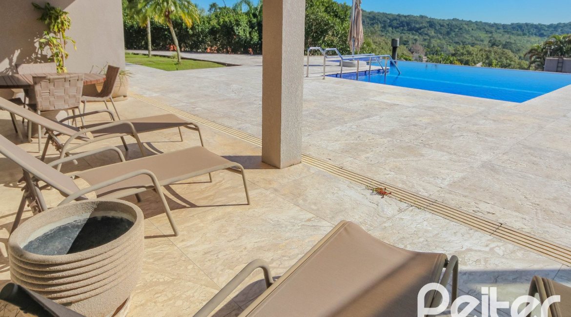 Casa em Condomínio à venda com 1400m², 5 dormitórios, 4 suítes, 10 vagas, no bairro Cavalhada em PORTO ALEGRE