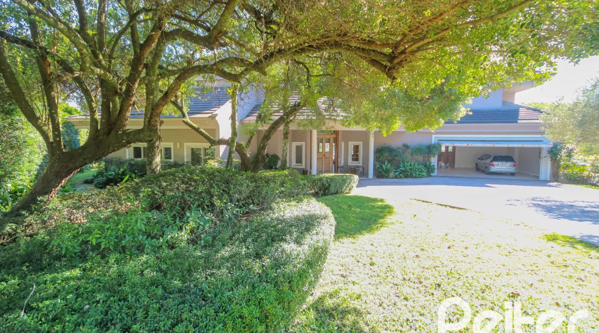 Casa em Condomínio à venda com 1400m², 5 dormitórios, 4 suítes, 10 vagas, no bairro Cavalhada em PORTO ALEGRE