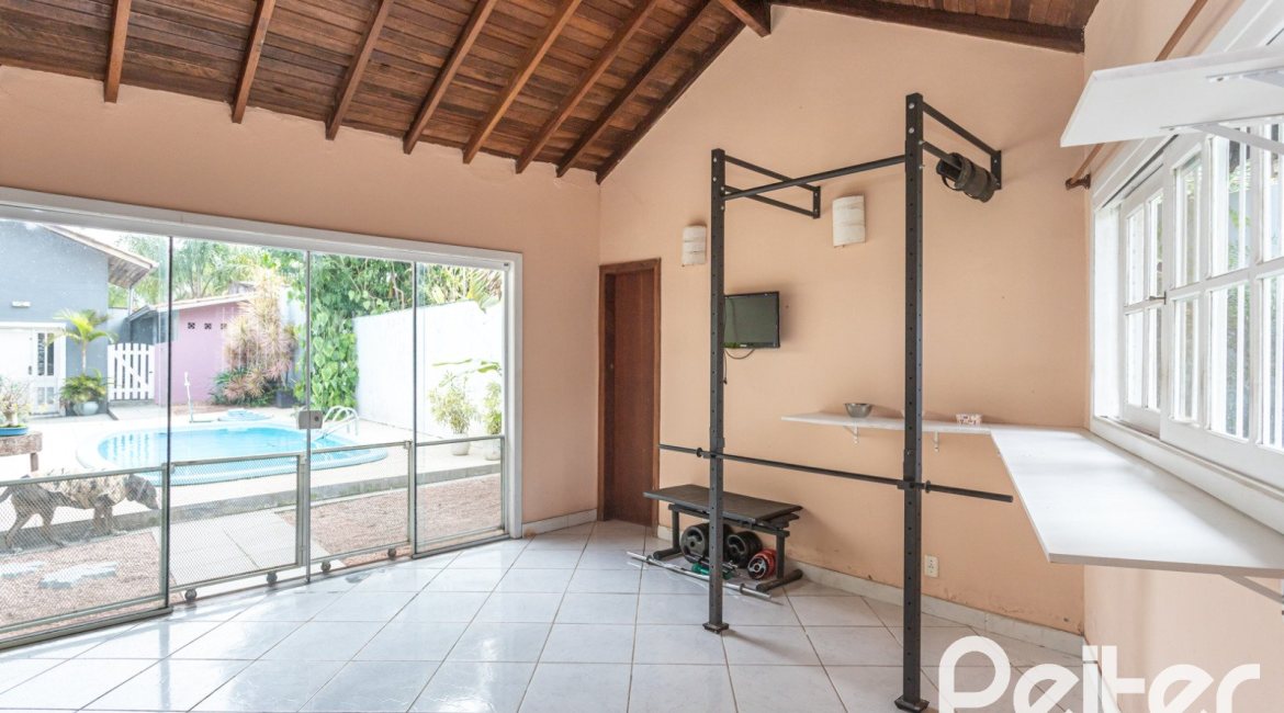 Casa à venda com 334m², 4 dormitórios, 2 suítes, 4 vagas, no bairro Jardim Isabel em Porto Alegre