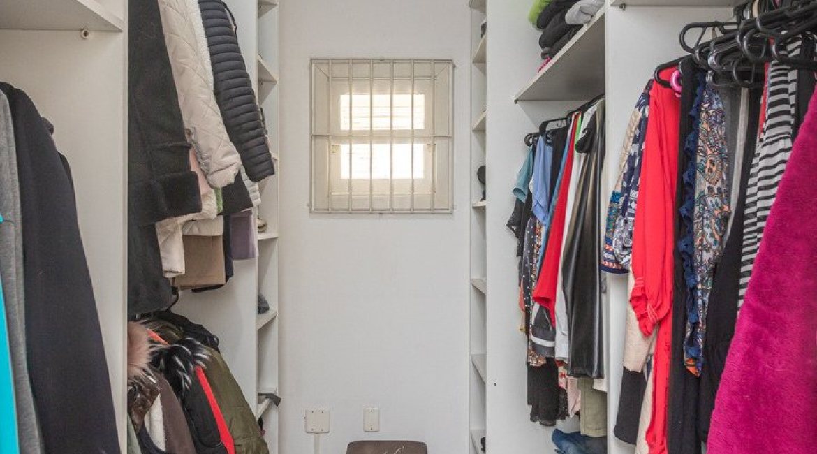 Casa à venda com 334m², 4 dormitórios, 2 suítes, 4 vagas, no bairro Jardim Isabel em Porto Alegre