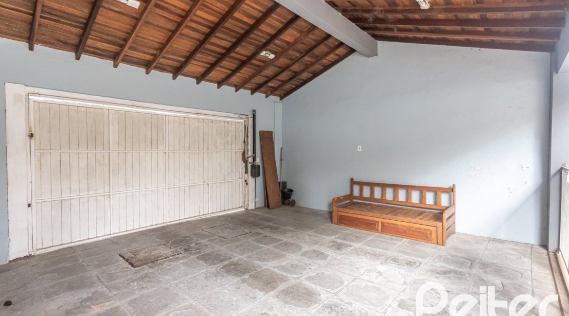 Casa à venda com 334m², 4 dormitórios, 2 suítes, 4 vagas, no bairro Jardim Isabel em Porto Alegre