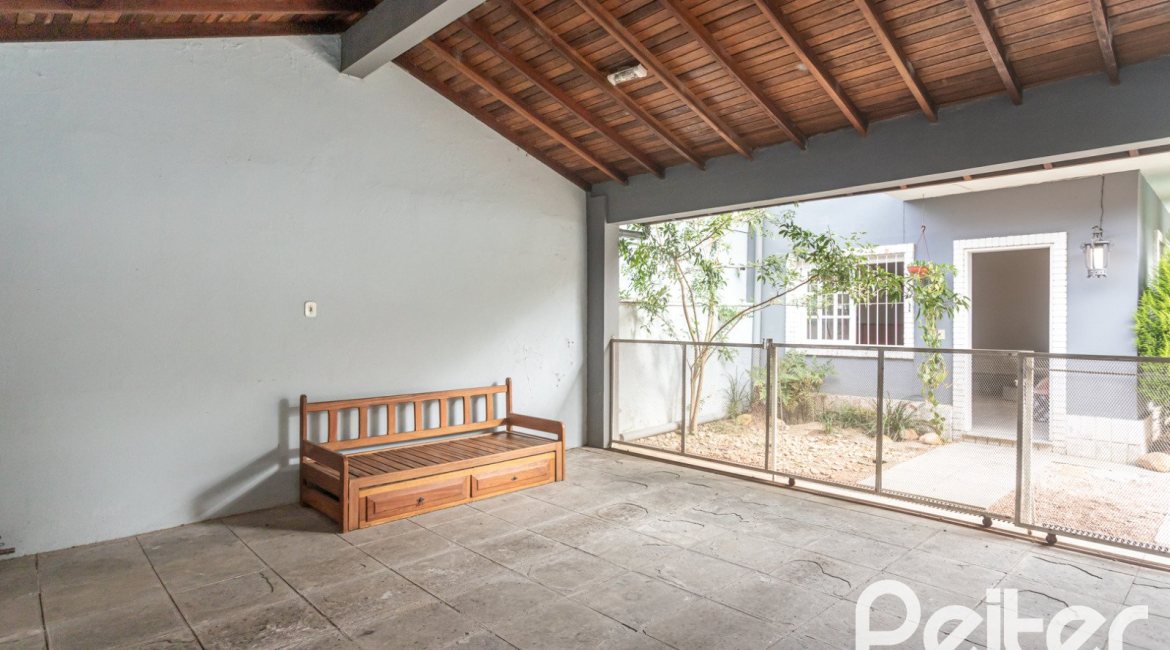 Casa à venda com 334m², 4 dormitórios, 2 suítes, 4 vagas, no bairro Jardim Isabel em Porto Alegre