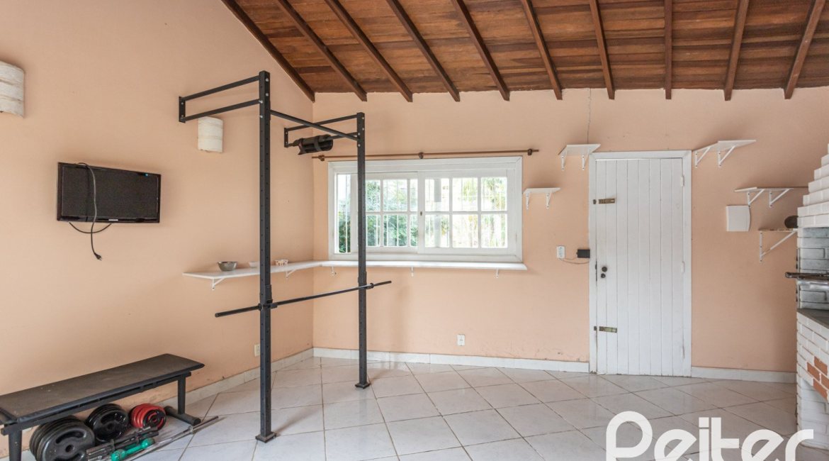 Casa à venda com 334m², 4 dormitórios, 2 suítes, 4 vagas, no bairro Jardim Isabel em Porto Alegre