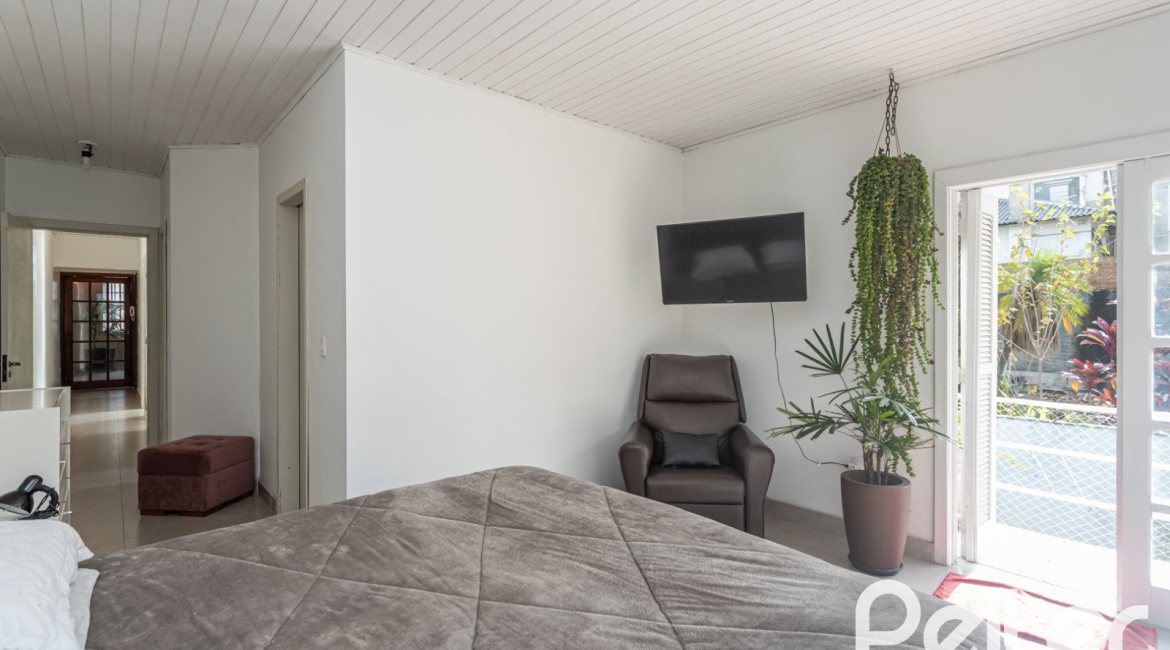 Casa à venda com 334m², 4 dormitórios, 2 suítes, 4 vagas, no bairro Jardim Isabel em Porto Alegre