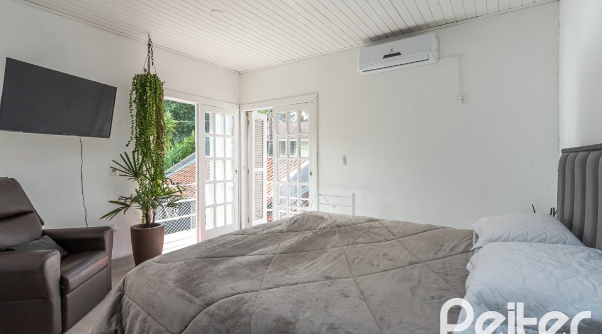 Casa à venda com 334m², 4 dormitórios, 2 suítes, 4 vagas, no bairro Jardim Isabel em Porto Alegre