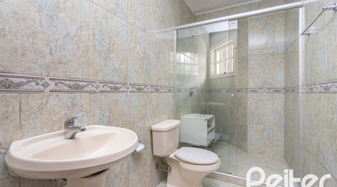 Casa à venda com 334m², 4 dormitórios, 2 suítes, 4 vagas, no bairro Jardim Isabel em Porto Alegre