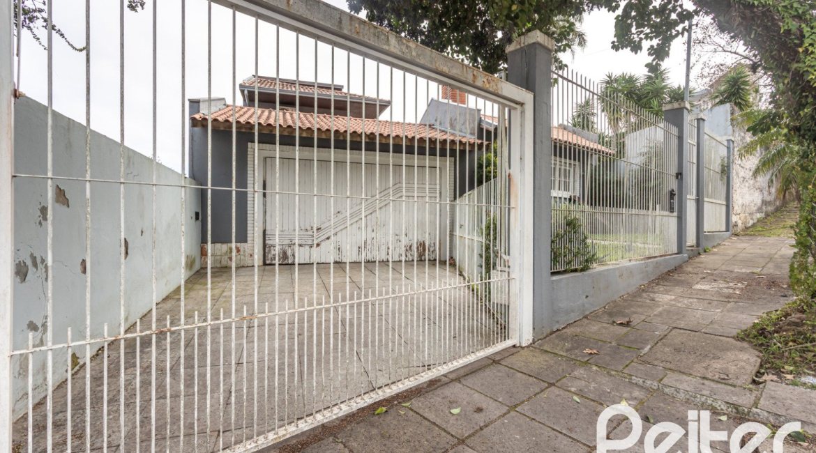 Casa à venda com 334m², 4 dormitórios, 2 suítes, 4 vagas, no bairro Jardim Isabel em Porto Alegre