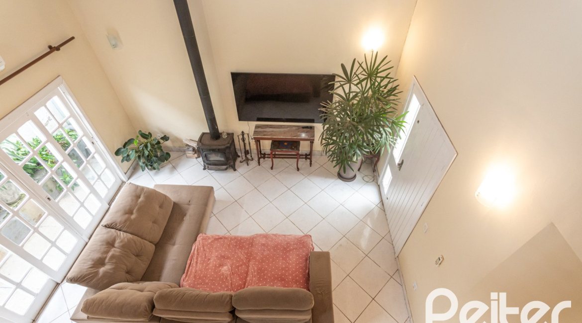 Casa à venda com 334m², 4 dormitórios, 2 suítes, 4 vagas, no bairro Jardim Isabel em Porto Alegre