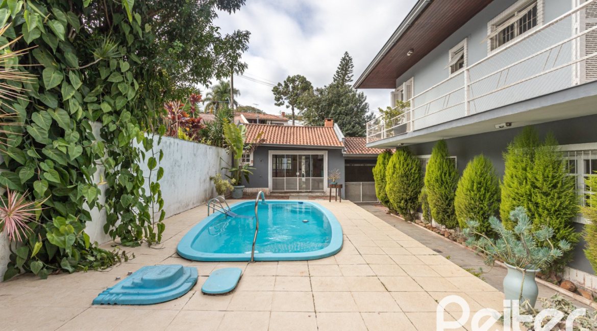 Casa à venda com 334m², 4 dormitórios, 2 suítes, 4 vagas, no bairro Jardim Isabel em Porto Alegre