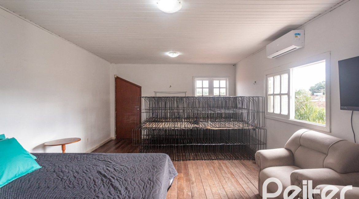 Casa à venda com 334m², 4 dormitórios, 2 suítes, 4 vagas, no bairro Jardim Isabel em Porto Alegre