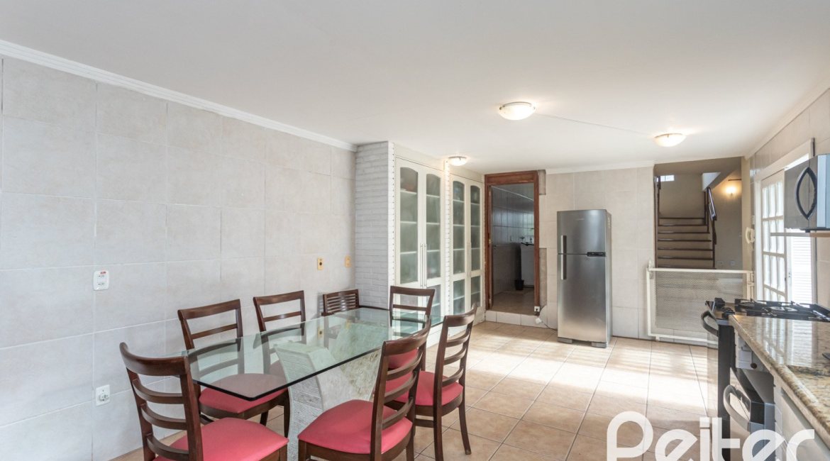 Casa à venda com 334m², 4 dormitórios, 2 suítes, 4 vagas, no bairro Jardim Isabel em Porto Alegre