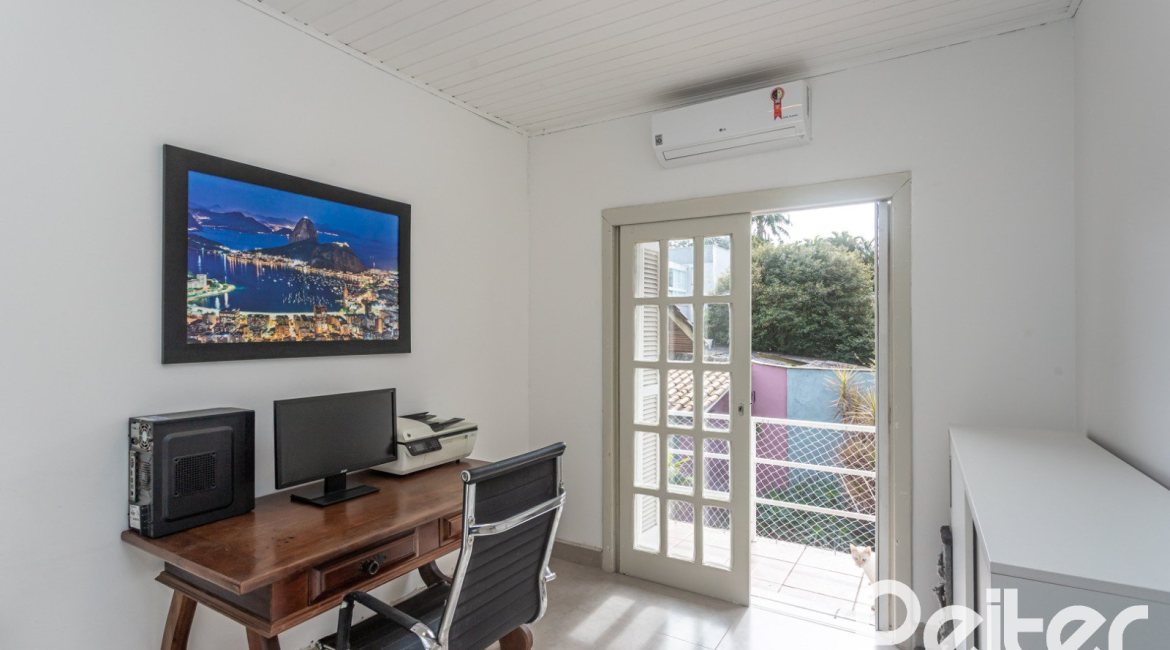 Casa à venda com 334m², 4 dormitórios, 2 suítes, 4 vagas, no bairro Jardim Isabel em Porto Alegre