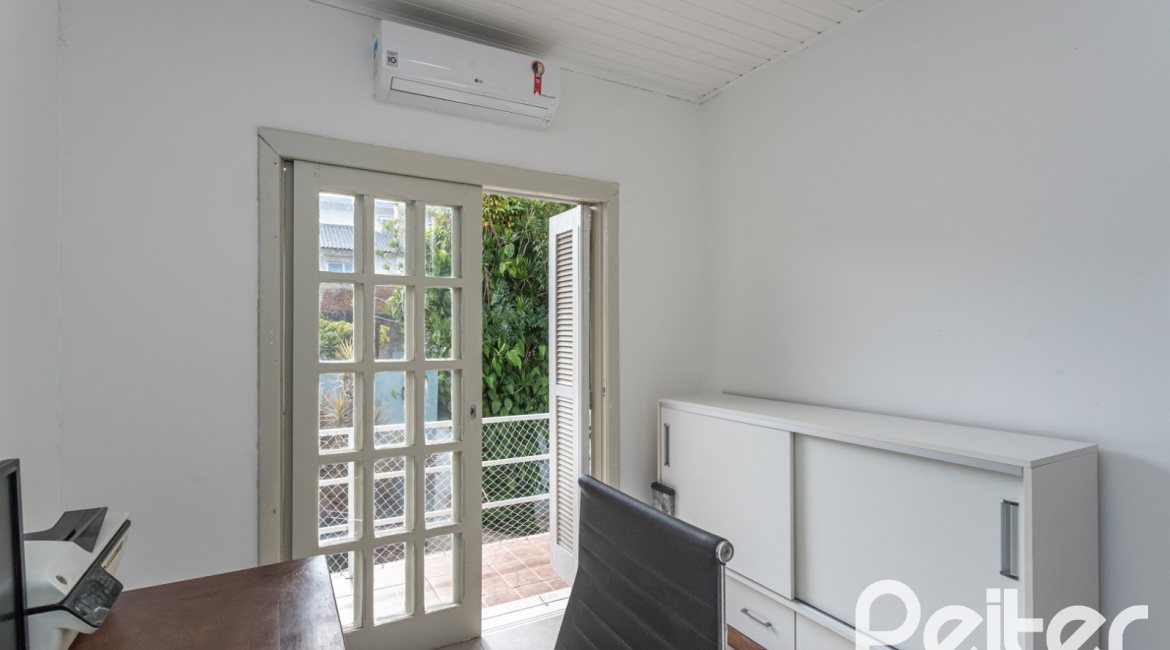 Casa à venda com 334m², 4 dormitórios, 2 suítes, 4 vagas, no bairro Jardim Isabel em Porto Alegre