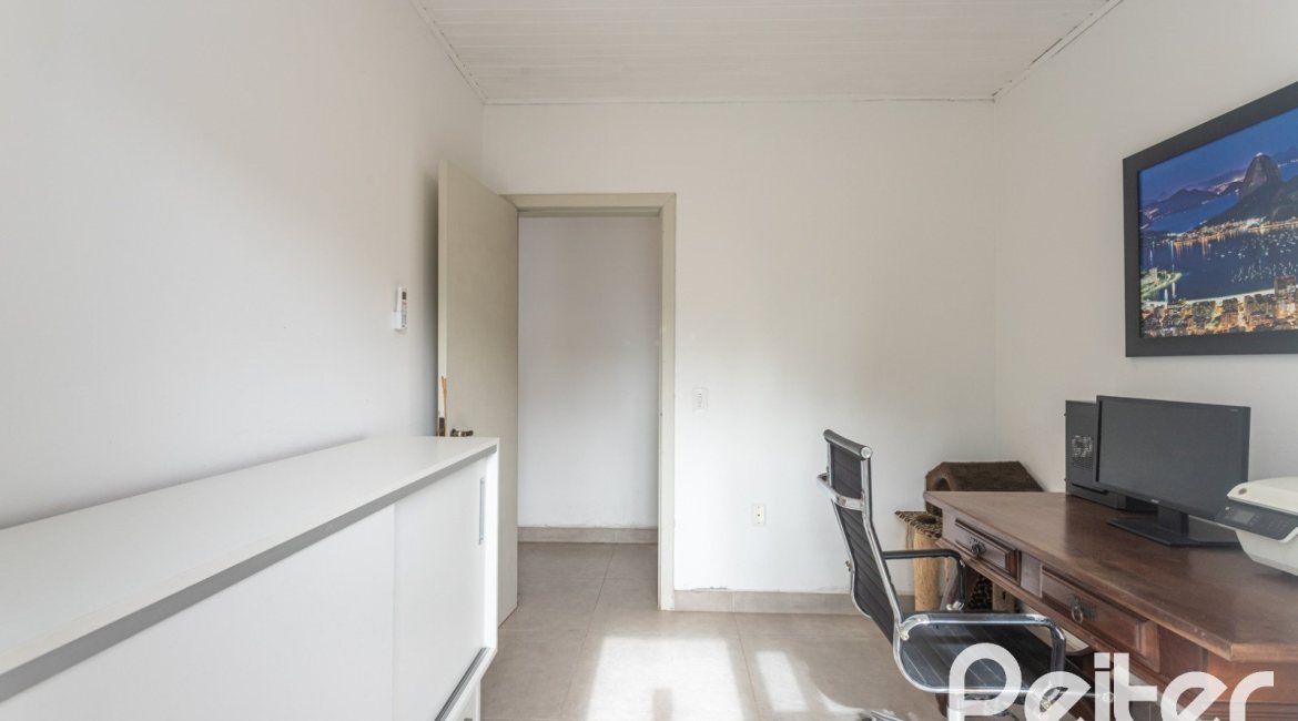 Casa à venda com 334m², 4 dormitórios, 2 suítes, 4 vagas, no bairro Jardim Isabel em Porto Alegre