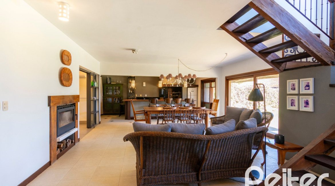 Casa em Condomínio à venda com 315m², 3 dormitórios, 3 suítes, 4 vagas, no bairro Cavalhada em PORTO ALEGRE