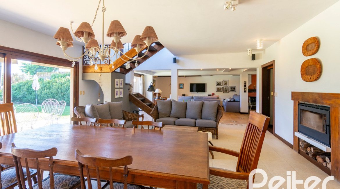 Casa em Condomínio à venda com 315m², 3 dormitórios, 3 suítes, 4 vagas, no bairro Cavalhada em PORTO ALEGRE