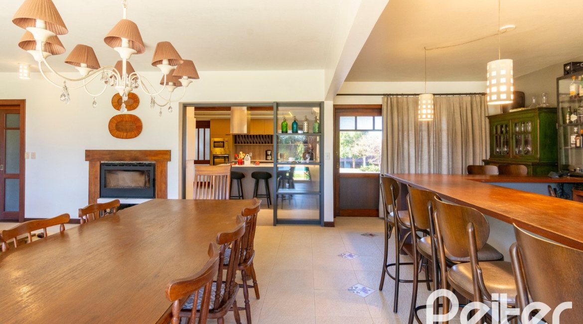 Casa em Condomínio à venda com 315m², 3 dormitórios, 3 suítes, 4 vagas, no bairro Cavalhada em PORTO ALEGRE