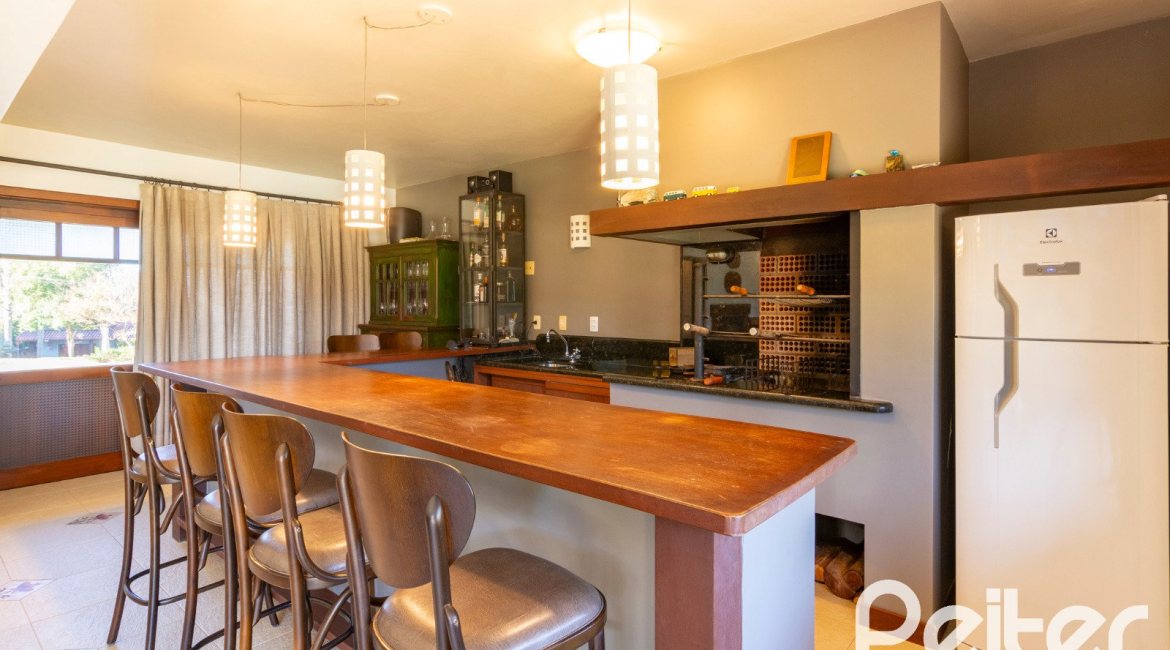 Casa em Condomínio à venda com 315m², 3 dormitórios, 3 suítes, 4 vagas, no bairro Cavalhada em PORTO ALEGRE