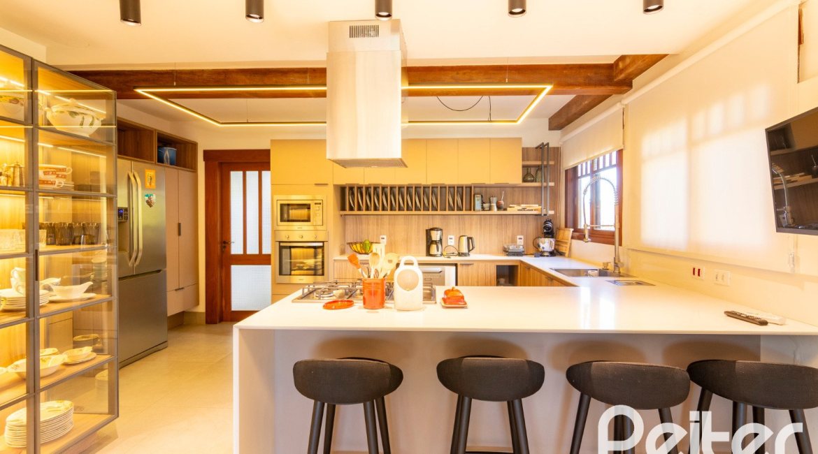 Casa em Condomínio à venda com 315m², 3 dormitórios, 3 suítes, 4 vagas, no bairro Cavalhada em PORTO ALEGRE