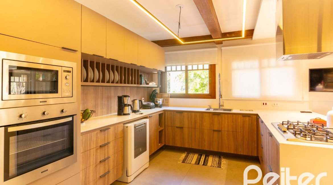 Casa em Condomínio à venda com 315m², 3 dormitórios, 3 suítes, 4 vagas, no bairro Cavalhada em PORTO ALEGRE