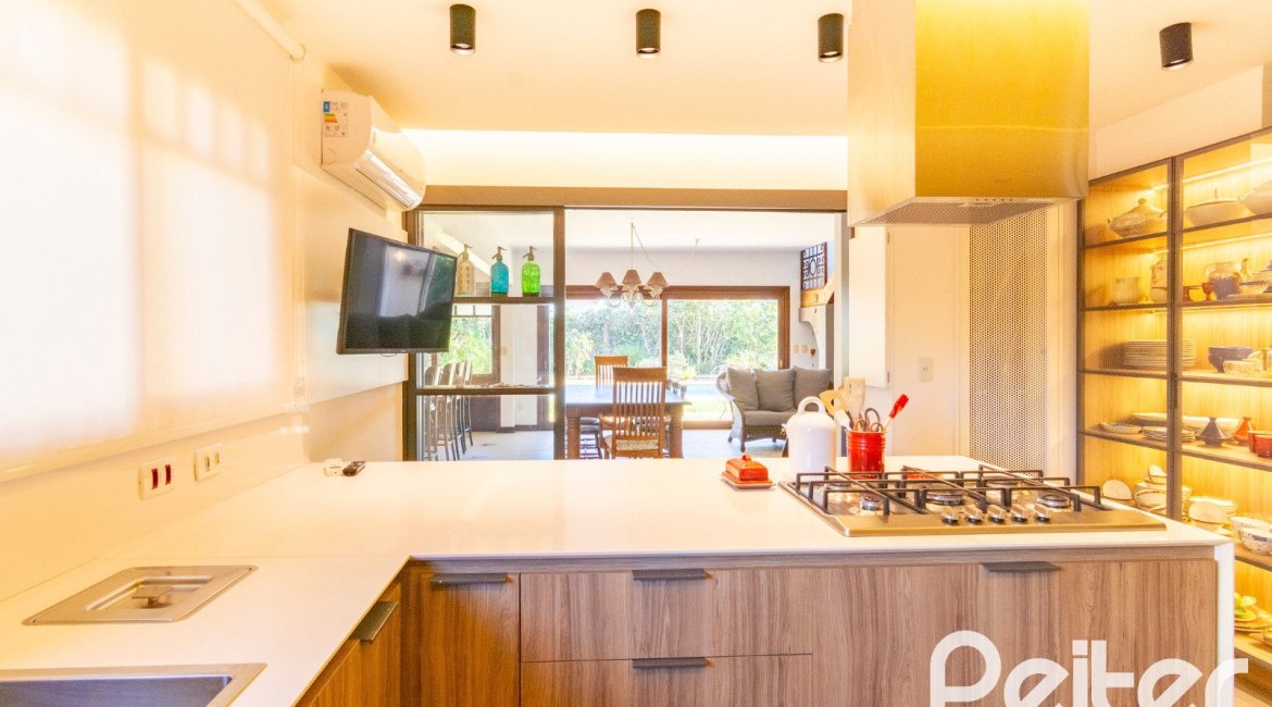 Casa em Condomínio à venda com 315m², 3 dormitórios, 3 suítes, 4 vagas, no bairro Cavalhada em PORTO ALEGRE