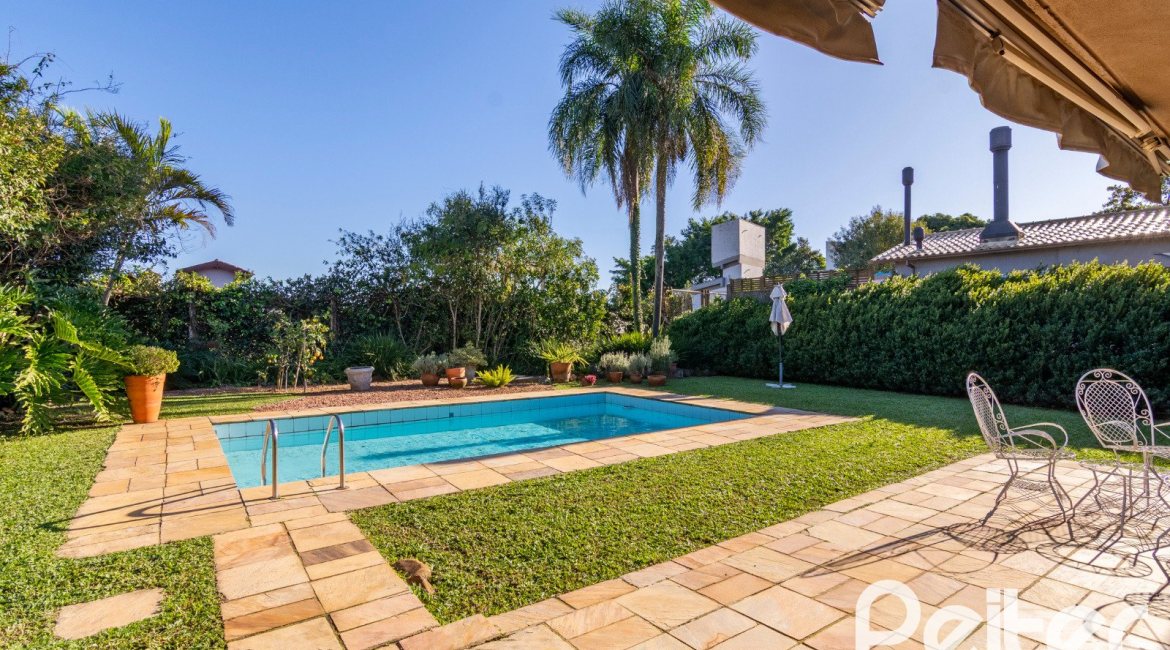 Casa em Condomínio à venda com 315m², 3 dormitórios, 3 suítes, 4 vagas, no bairro Cavalhada em PORTO ALEGRE