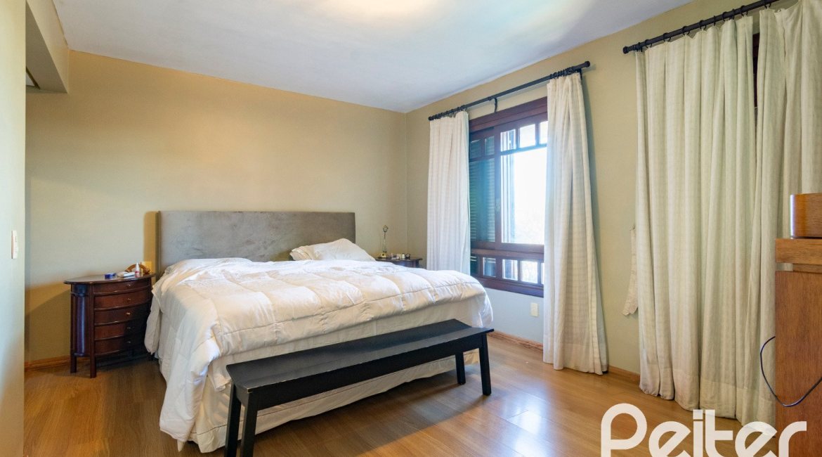 Casa em Condomínio à venda com 315m², 3 dormitórios, 3 suítes, 4 vagas, no bairro Cavalhada em PORTO ALEGRE