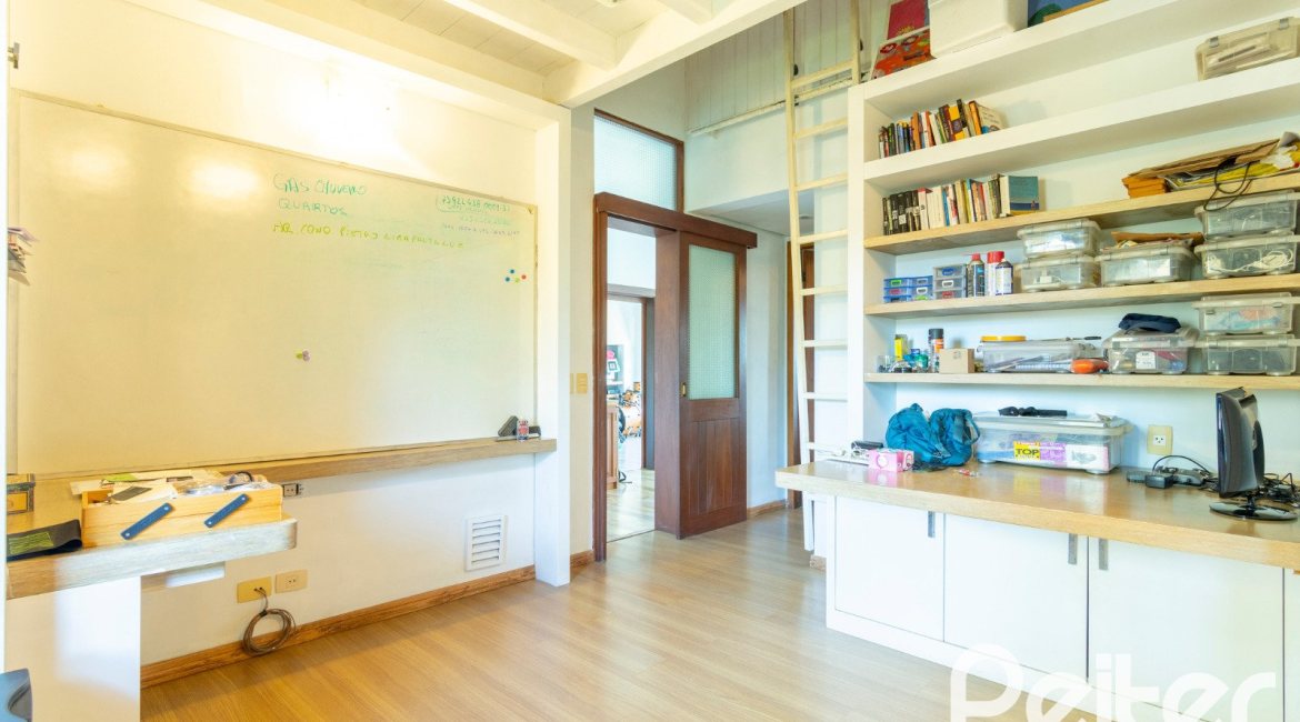 Casa em Condomínio à venda com 315m², 3 dormitórios, 3 suítes, 4 vagas, no bairro Cavalhada em PORTO ALEGRE