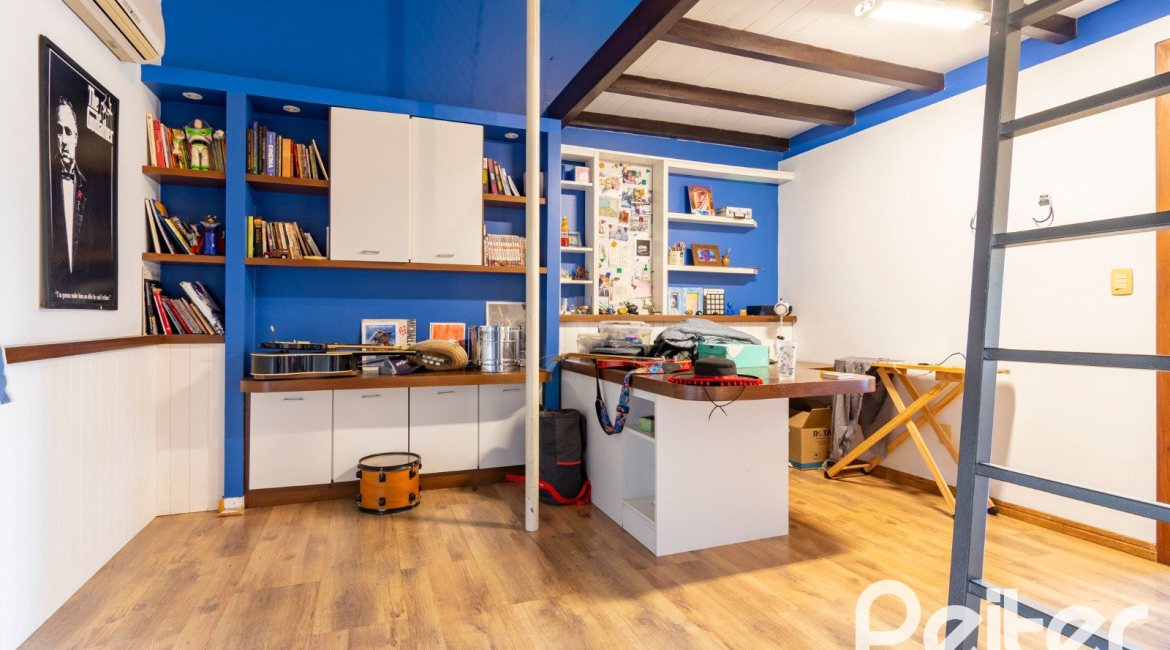 Casa em Condomínio à venda com 315m², 3 dormitórios, 3 suítes, 4 vagas, no bairro Cavalhada em PORTO ALEGRE