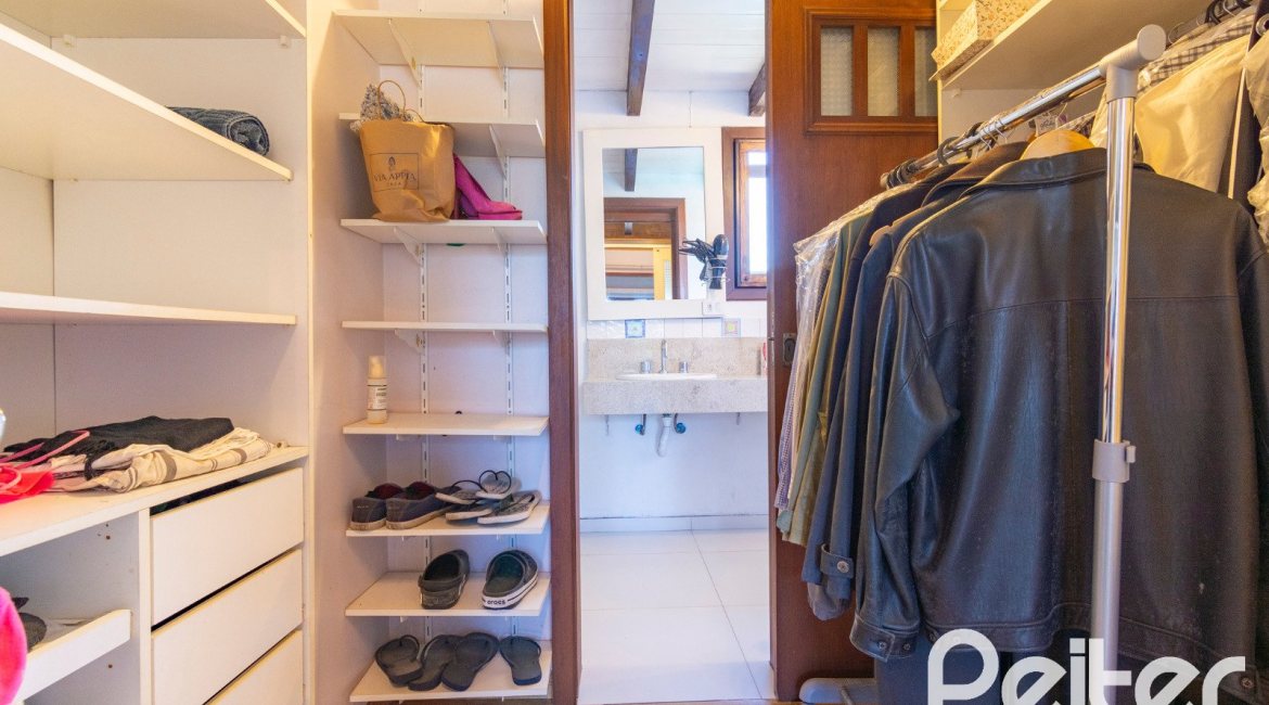 Casa em Condomínio à venda com 315m², 3 dormitórios, 3 suítes, 4 vagas, no bairro Cavalhada em PORTO ALEGRE