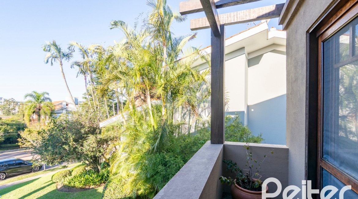 Casa em Condomínio à venda com 315m², 3 dormitórios, 3 suítes, 4 vagas, no bairro Cavalhada em PORTO ALEGRE