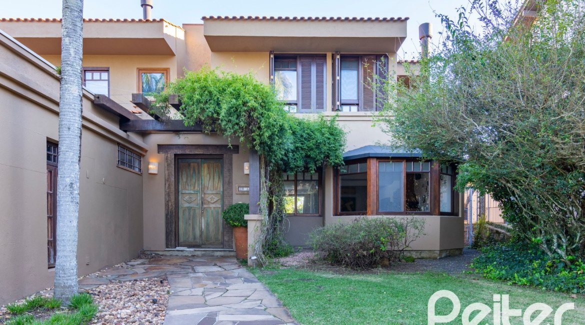 Casa em Condomínio à venda com 315m², 3 dormitórios, 3 suítes, 4 vagas, no bairro Cavalhada em PORTO ALEGRE