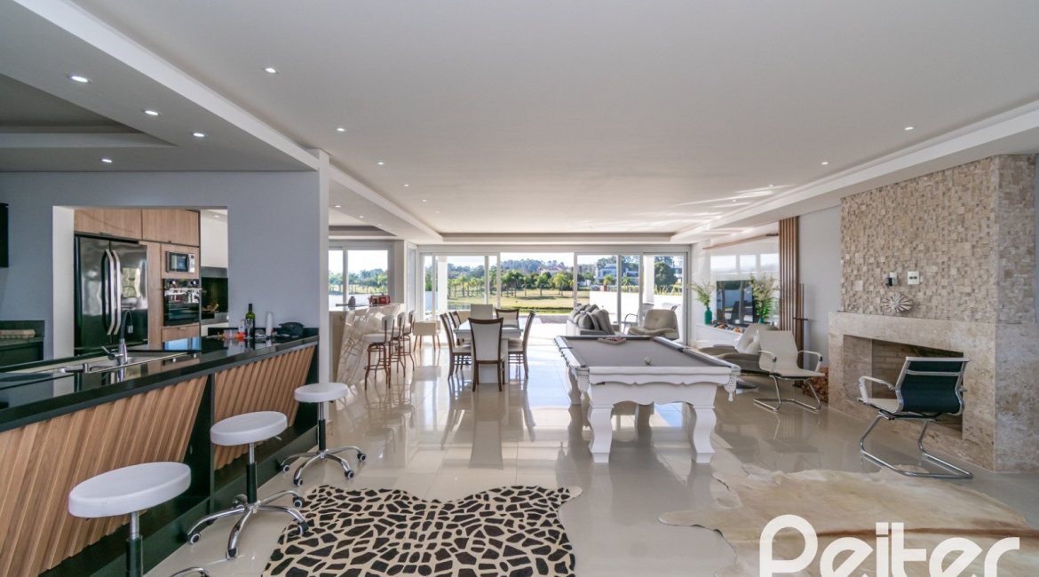 Casa em Condomínio à venda com 349m², 5 dormitórios, 5 suítes, 4 vagas, no bairro Terra Ville em PORTO ALEGRE