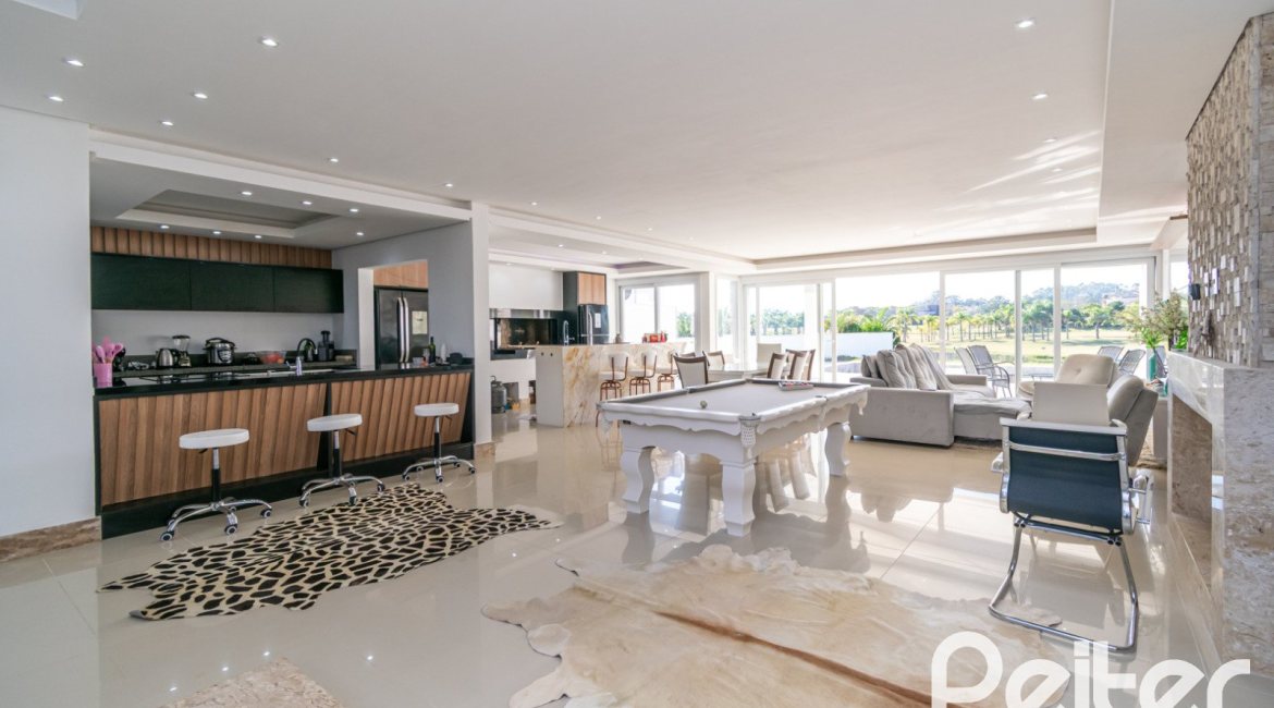 Casa em Condomínio à venda com 349m², 5 dormitórios, 5 suítes, 4 vagas, no bairro Terra Ville em PORTO ALEGRE