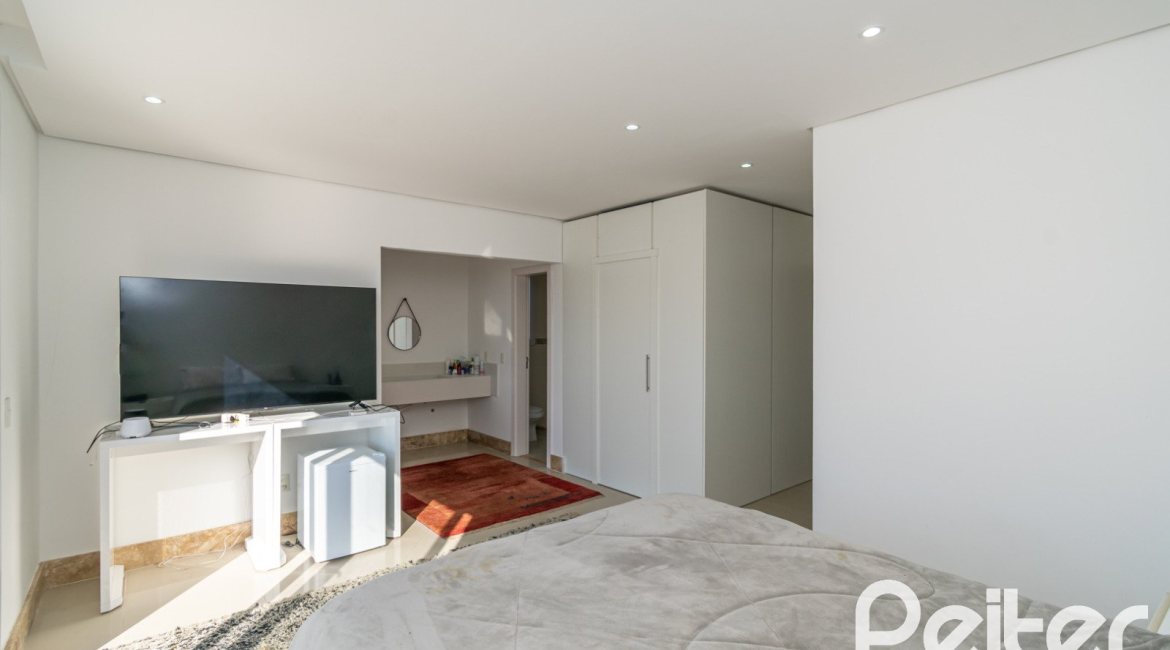 Casa em Condomínio à venda com 349m², 5 dormitórios, 5 suítes, 4 vagas, no bairro Terra Ville em PORTO ALEGRE