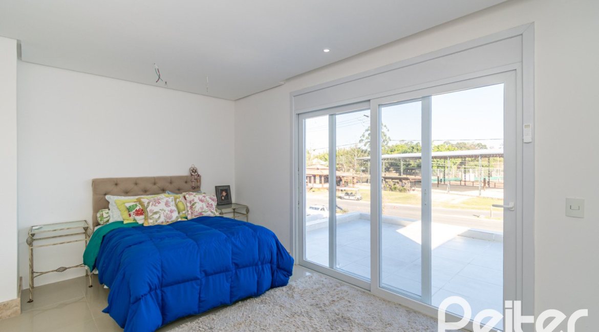 Casa em Condomínio à venda com 349m², 5 dormitórios, 5 suítes, 4 vagas, no bairro Terra Ville em PORTO ALEGRE