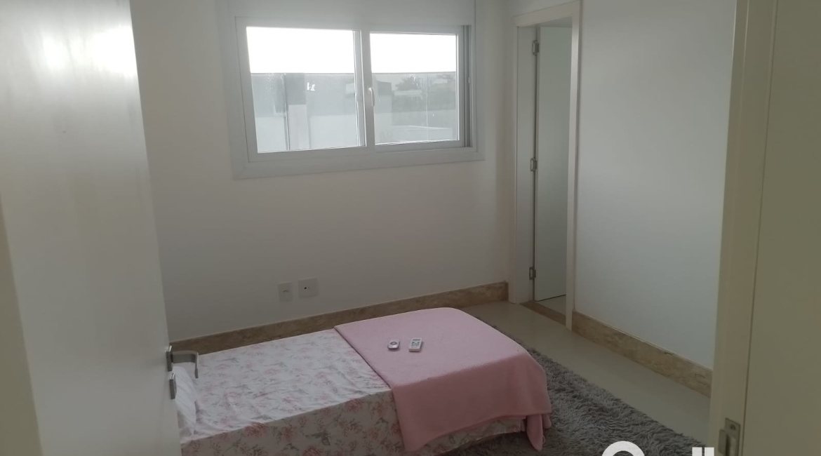 Casa em Condomínio à venda com 349m², 5 dormitórios, 5 suítes, 4 vagas, no bairro Terra Ville em PORTO ALEGRE