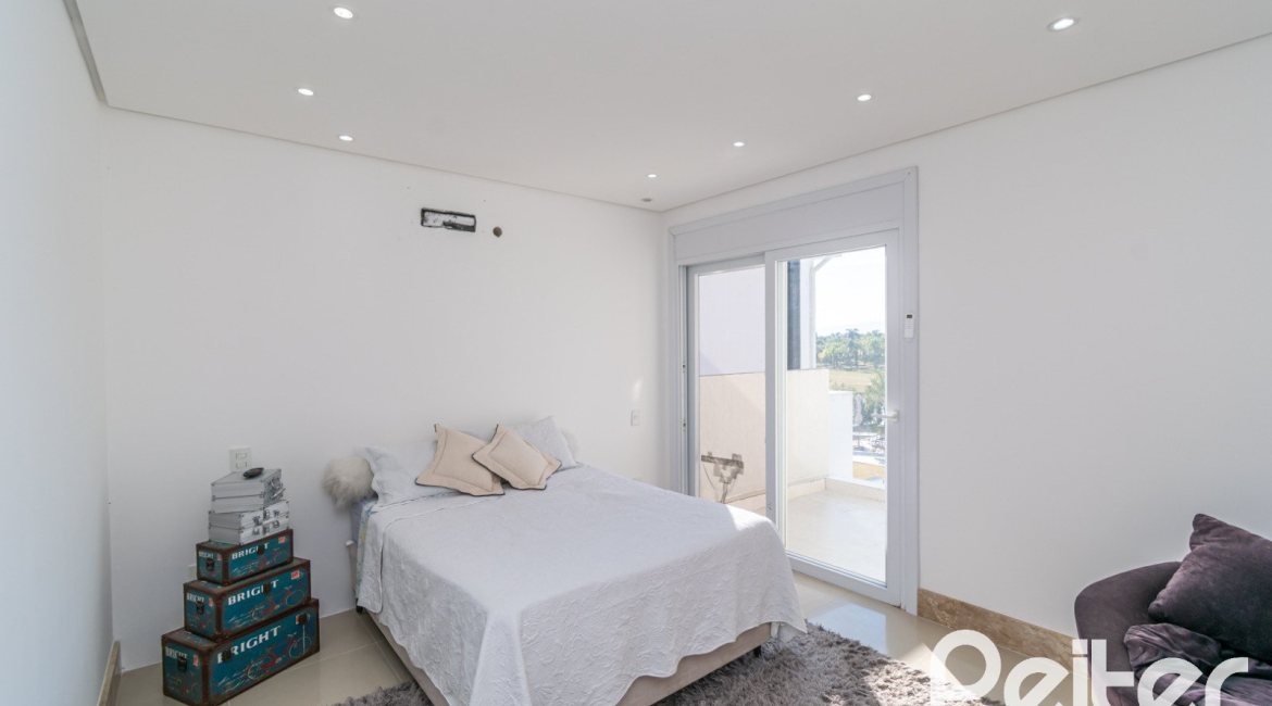 Casa em Condomínio à venda com 349m², 5 dormitórios, 5 suítes, 4 vagas, no bairro Terra Ville em PORTO ALEGRE