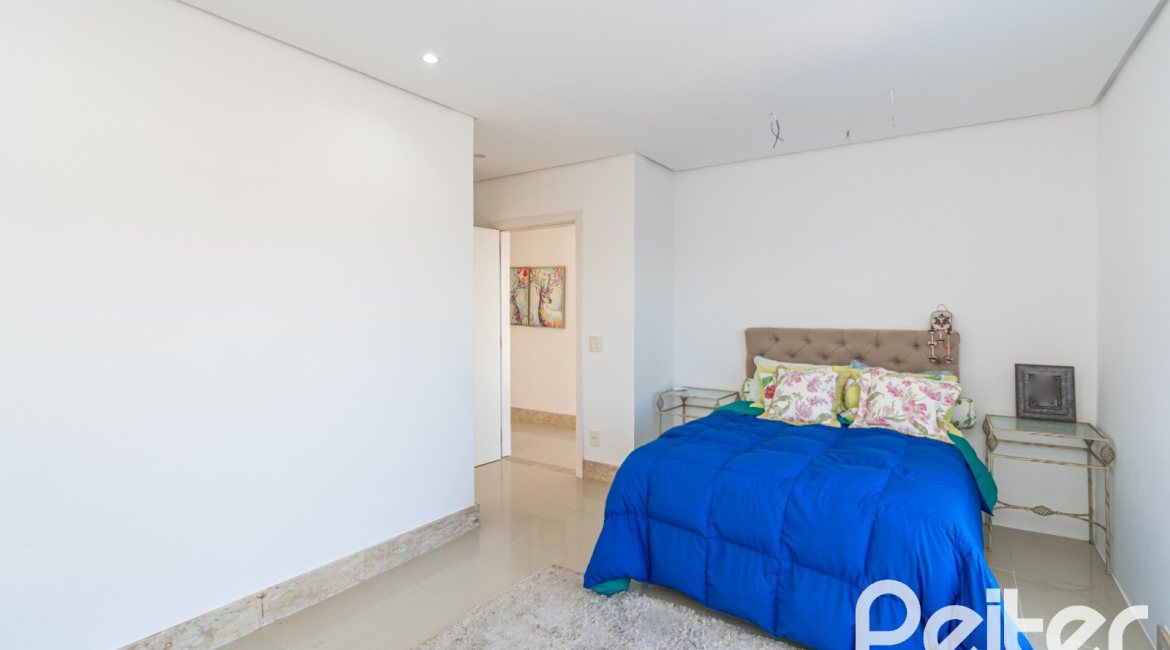 Casa em Condomínio à venda com 349m², 5 dormitórios, 5 suítes, 4 vagas, no bairro Terra Ville em PORTO ALEGRE