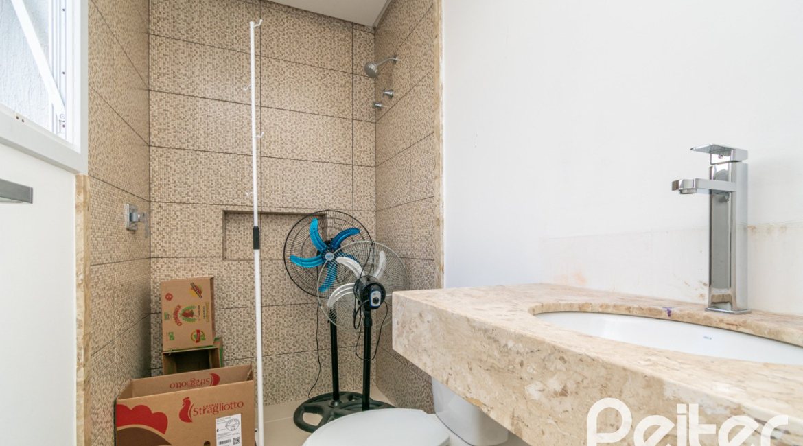 Casa em Condomínio à venda com 349m², 5 dormitórios, 5 suítes, 4 vagas, no bairro Terra Ville em PORTO ALEGRE