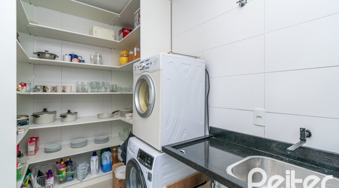 Casa em Condomínio à venda com 349m², 5 dormitórios, 5 suítes, 4 vagas, no bairro Terra Ville em PORTO ALEGRE