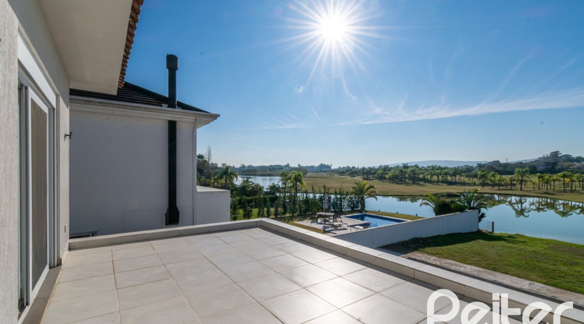 Casa em Condomínio à venda com 349m², 5 dormitórios, 5 suítes, 4 vagas, no bairro Terra Ville em PORTO ALEGRE
