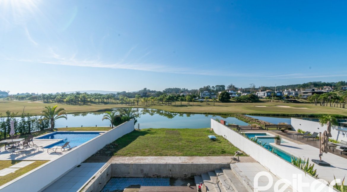 Casa em Condomínio à venda com 349m², 5 dormitórios, 5 suítes, 4 vagas, no bairro Terra Ville em PORTO ALEGRE