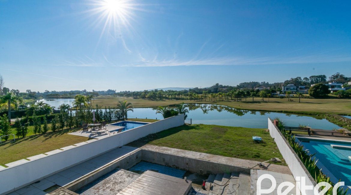 Casa em Condomínio à venda com 349m², 5 dormitórios, 5 suítes, 4 vagas, no bairro Terra Ville em PORTO ALEGRE
