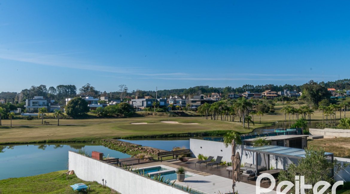 Casa em Condomínio à venda com 349m², 5 dormitórios, 5 suítes, 4 vagas, no bairro Terra Ville em PORTO ALEGRE