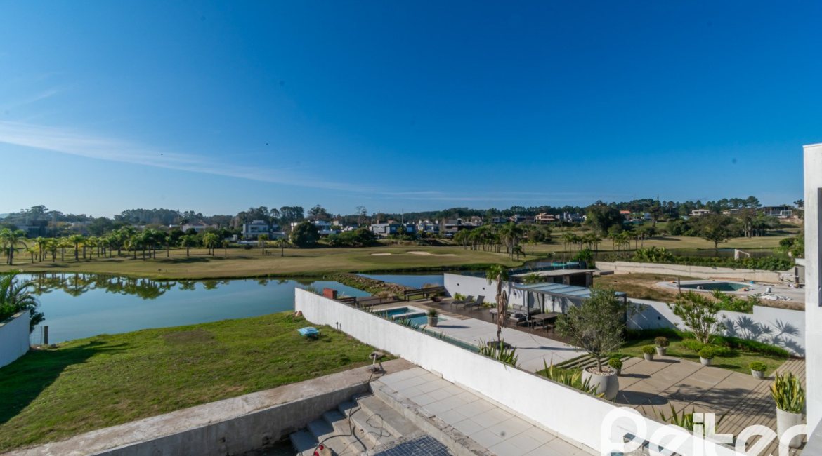 Casa em Condomínio à venda com 349m², 5 dormitórios, 5 suítes, 4 vagas, no bairro Terra Ville em PORTO ALEGRE