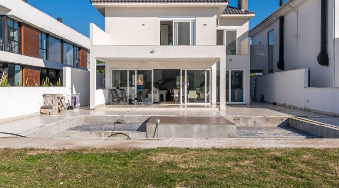 Casa em Condomínio à venda com 349m², 5 dormitórios, 5 suítes, 4 vagas, no bairro Terra Ville em PORTO ALEGRE