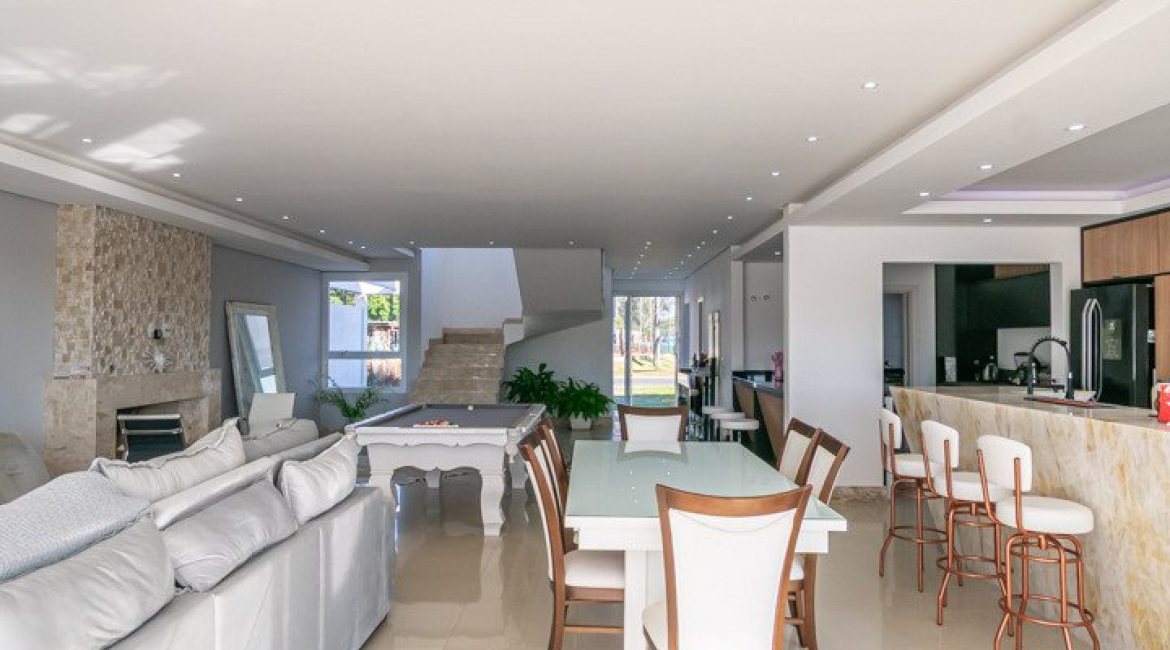 Casa em Condomínio à venda com 349m², 5 dormitórios, 5 suítes, 4 vagas, no bairro Terra Ville em PORTO ALEGRE