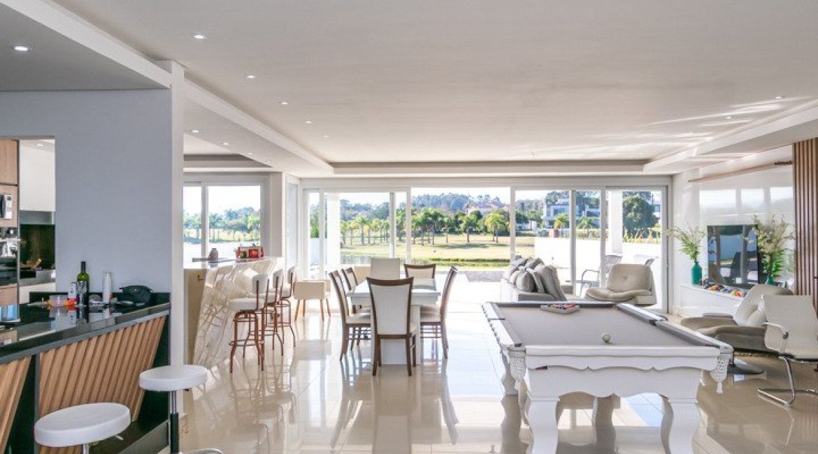 Casa em Condomínio à venda com 349m², 5 dormitórios, 5 suítes, 4 vagas, no bairro Terra Ville em PORTO ALEGRE