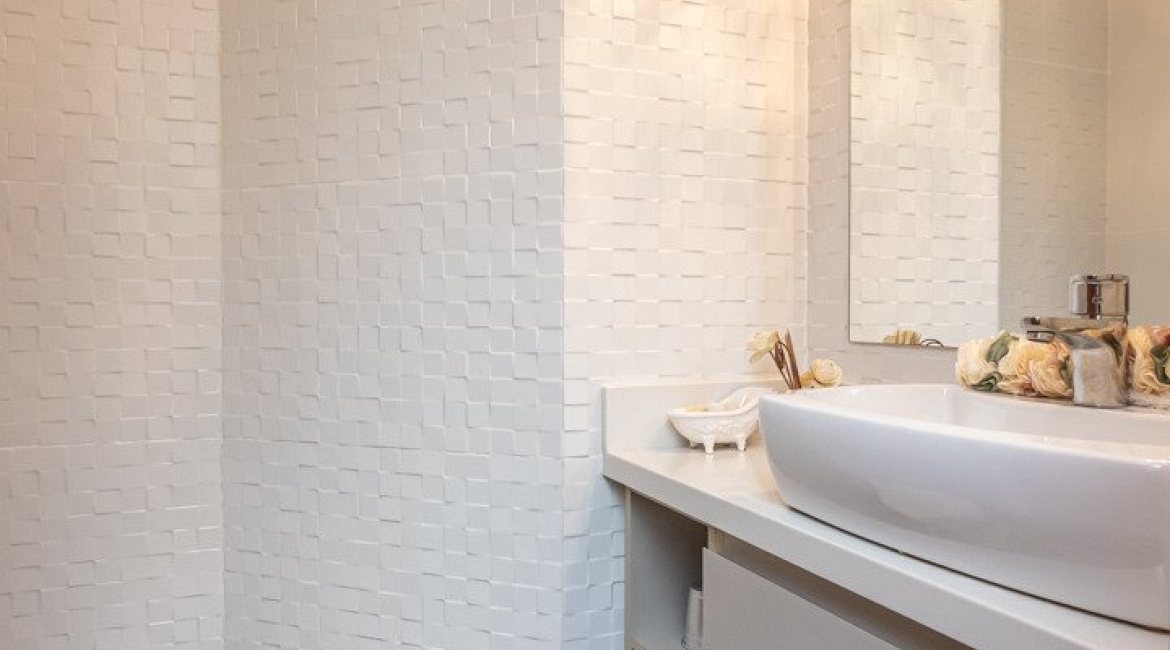 Casa à venda com 308m², 4 dormitórios, 1 suíte, 2 vagas, no bairro Ipanema em Porto Alegre